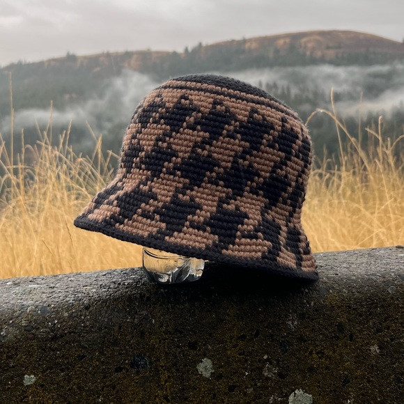 BUCKET HAT - Picture 2 of 4